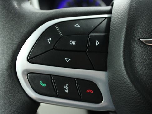 Used 2022 Chrysler Pacifica Touring-L FWD image 21