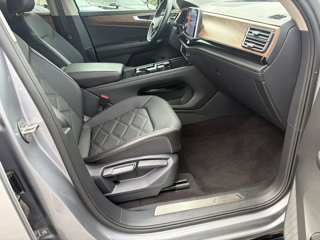 Used 2024 Volkswagen Atlas SE FWD image 13