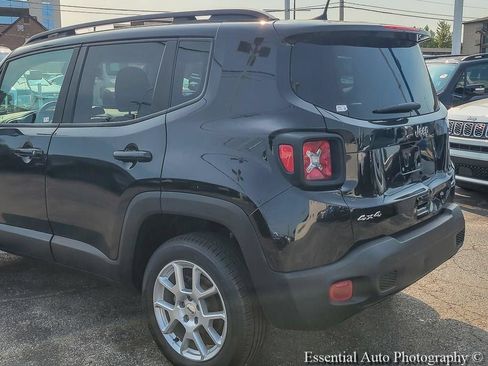 Certified 2022 Jeep Renegade Latitude w/ Sun/Sound Group AWD/4WD image 7