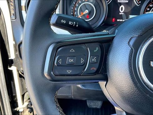 Used 2024 Jeep Gladiator Sport AWD/4WD image 10