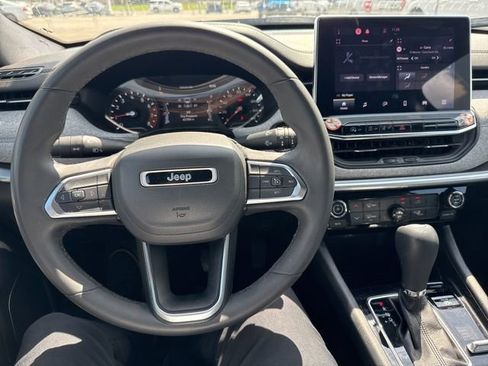 Used 2024 Jeep Compass Latitude image 11