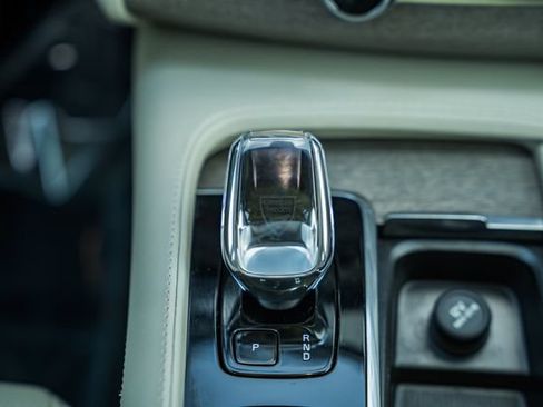 Certified 2023 Volvo XC90 T8 Ultimate AWD/4WD image 24