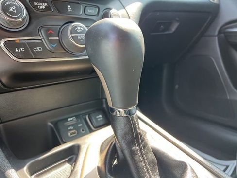 Used 2016 Jeep Cherokee Limited image 22