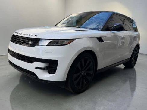 Used 2025 Land Rover Range Rover Sport SE AWD/4WD image 2