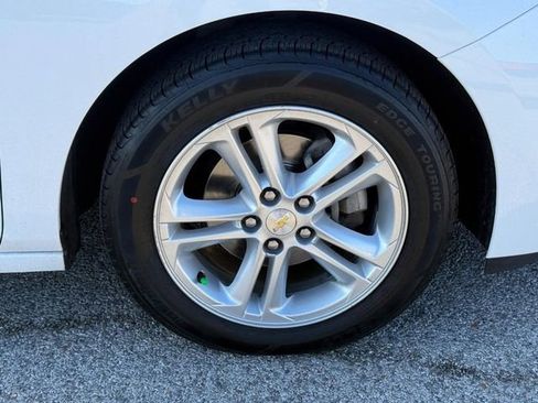 Certified 2017 Chevrolet Cruze LT w/ Convenience Package image 7