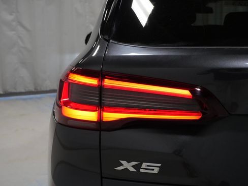 Used 2023 BMW X5 xDrive40i w/ Executive Package AWD/4WD image 34