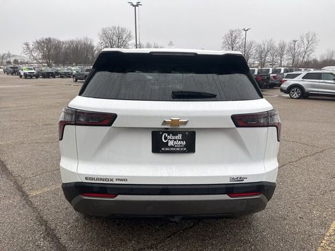 Used 2025 Chevrolet Equinox LT image 3