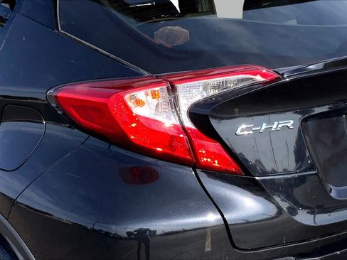 Used 2020 Toyota C-HR LE FWD image 29