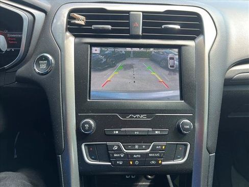 Used 2019 Ford Fusion SE FWD image 10