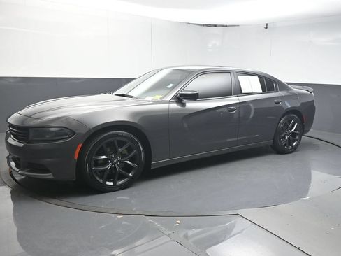 Used 2022 Dodge Charger SXT w/ Blacktop Package RWD image 4