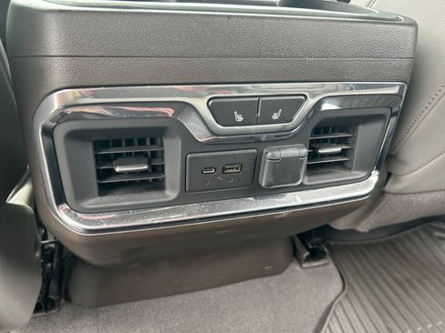 Used 2021 Chevrolet Silverado 1500 LTZ w/ Technology Package AWD/4WD image 22