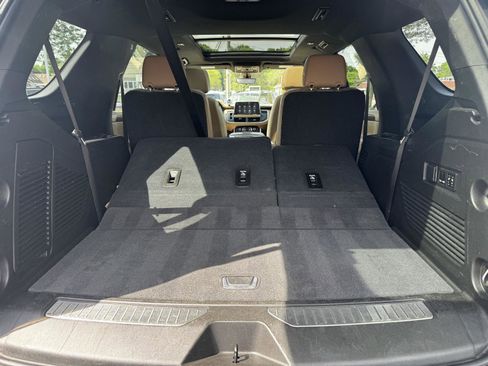 Used 2021 Chevrolet Tahoe Premier w/ Premium Package AWD/4WD image 14