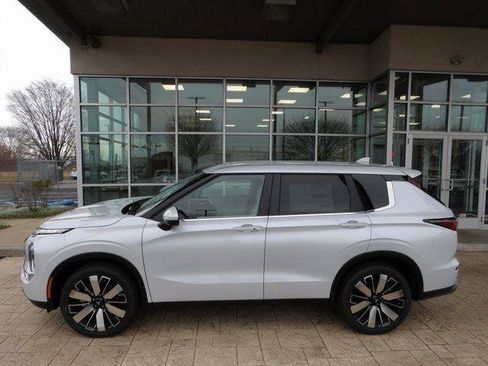 New 2026 Mitsubishi Outlander SE image 4