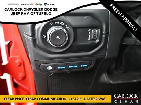 Used 2025 Jeep Wrangler Sahara w/ Safety Group image 16