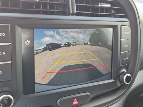 Used 2025 Kia Soul LX w/ LX Technology Package FWD image 14