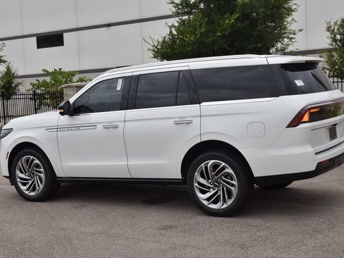 New 2026 Lincoln Navigator Reserve AWD/4WD image 10