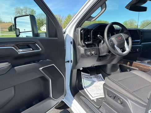 New 2026 GMC Sierra 3500 SLE w/ SLE Convenience Package AWD/4WD image 15