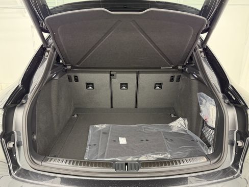 Certified 2026 Porsche Macan AWD/4WD image 60