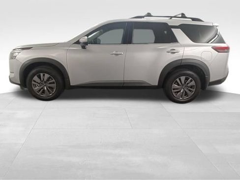 Used 2024 Nissan Pathfinder SV FWD image 5