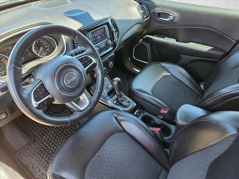 Used 2018 Jeep Compass Latitude AWD/4WD image 12