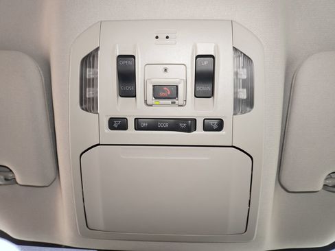 Used 2023 Toyota Highlander XLE FWD image 22