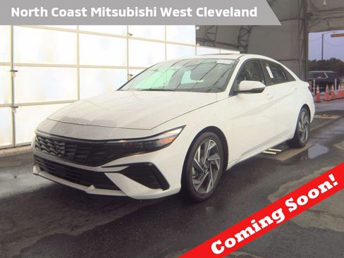 Used 2025 Hyundai Elantra Limited FWD image 1