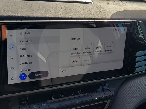 Used 2025 Toyota Camry SE w/ Multimedia Upgrade Package image 22