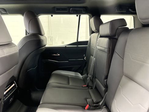 Used 2025 Lexus GX 550 w/ Accessory Package (2T) image 32