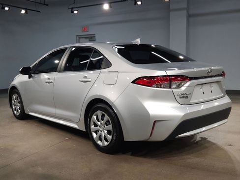 Used 2021 Toyota Corolla LE image 5