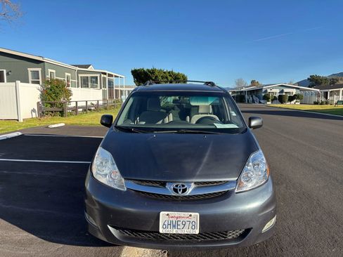 Used 2009 Toyota Sienna CE image 3