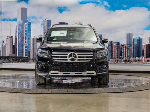 Used 2026 Mercedes-Benz GLB 250 4MATIC image 3