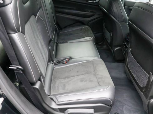 Used 2023 Jeep Grand Cherokee L Laredo image 31