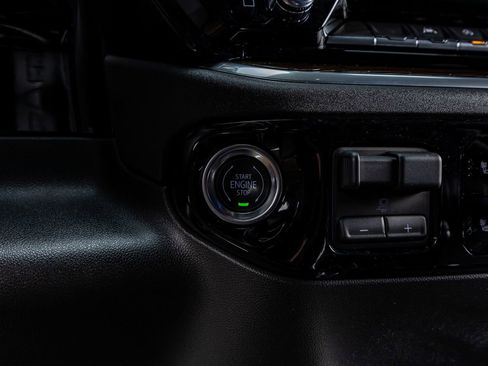 Used 2025 GMC Sierra 1500 Elevation image 23