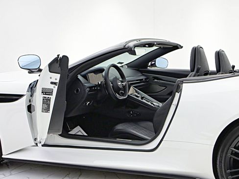 Used 2024 Aston Martin DB12 Convertible RWD image 7