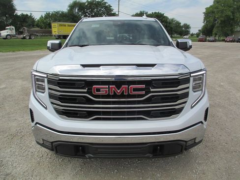 New 2026 GMC Sierra 1500 SLT w/ SLT Premium Package AWD/4WD image 10