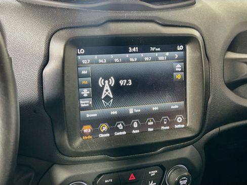 Used 2022 Jeep Renegade Latitude w/ Convenience Group AWD/4WD image 15
