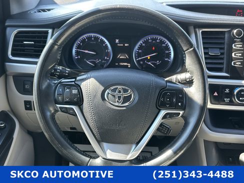 Used 2018 Toyota Highlander XLE image 18
