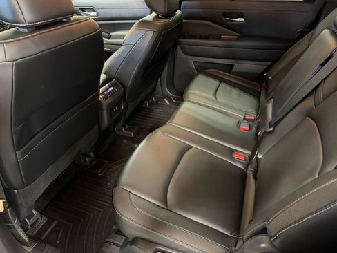 Used 2024 Nissan Pathfinder SL image 37