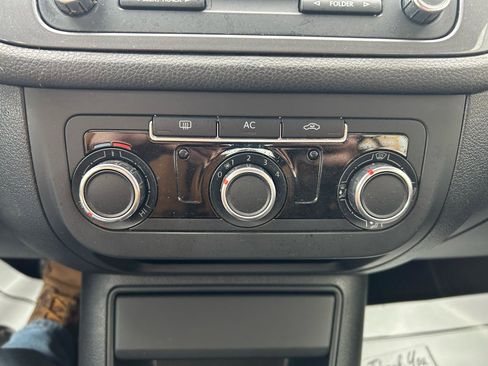 Used 2012 Volkswagen Tiguan S FWD image 21