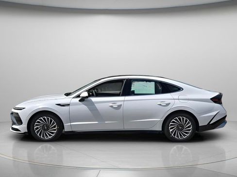 New 2026 Hyundai Sonata Limited FWD image 2