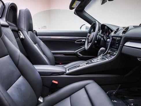 Used 2025 Porsche 718 Boxster S image 15