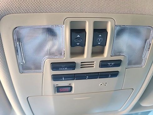 Used 2019 Toyota Highlander Limited Platinum image 17