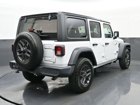 Used 2024 Jeep Wrangler Unlimited Sport AWD/4WD image 3