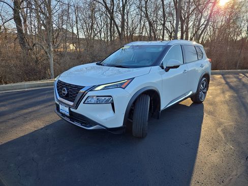 Used 2023 Nissan Rogue SL w/ SL Premium Package image 4
