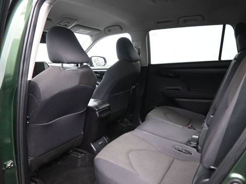 Used 2023 Toyota Highlander L image 28