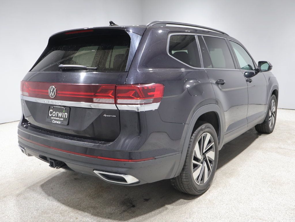 Used 2025 Volkswagen Atlas SE AWD/4WD image 2