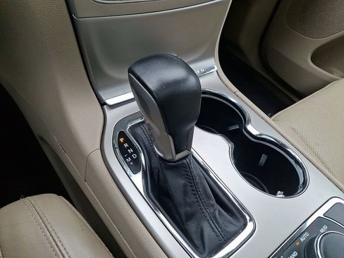 Used 2016 Jeep Grand Cherokee Limited w/ Luxury Group II image 17