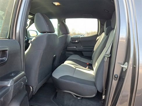 Used 2022 Toyota Tacoma SR image 13