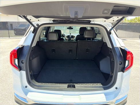 Used 2024 GMC Terrain SLT FWD image 28