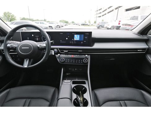 Certified 2025 Hyundai Sonata Limited FWD image 11